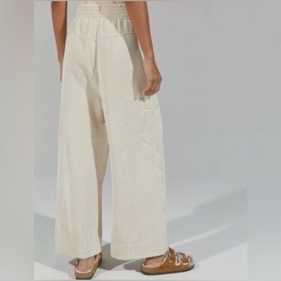 Urban Outfitters Ivory High Waist Flowy Wide-Leg Corduroy Pants. Small. NWT - Picture 3 of 15